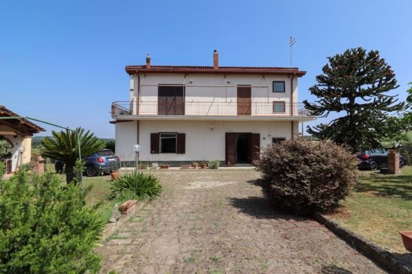 Villa indipendente con giardino